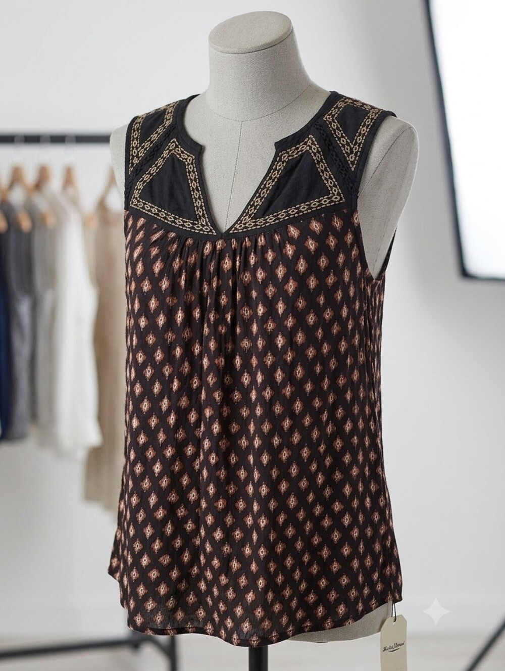 Lucky Brand Black Sleeveless Embroidered Tank Size Small